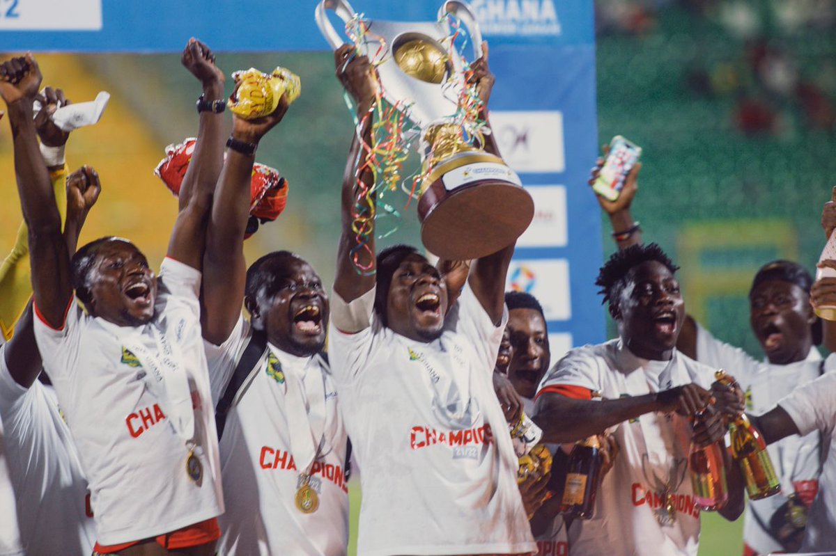 TheCameroonianZ's tweet photo. Les Camerounais Franck Mbella et Georges Mfuege sont les champions du Ghana #GPL avec @AsanteKotoko_SC. 

#Cameroon 🇨🇲 https://t.co/1SAebix8Ep