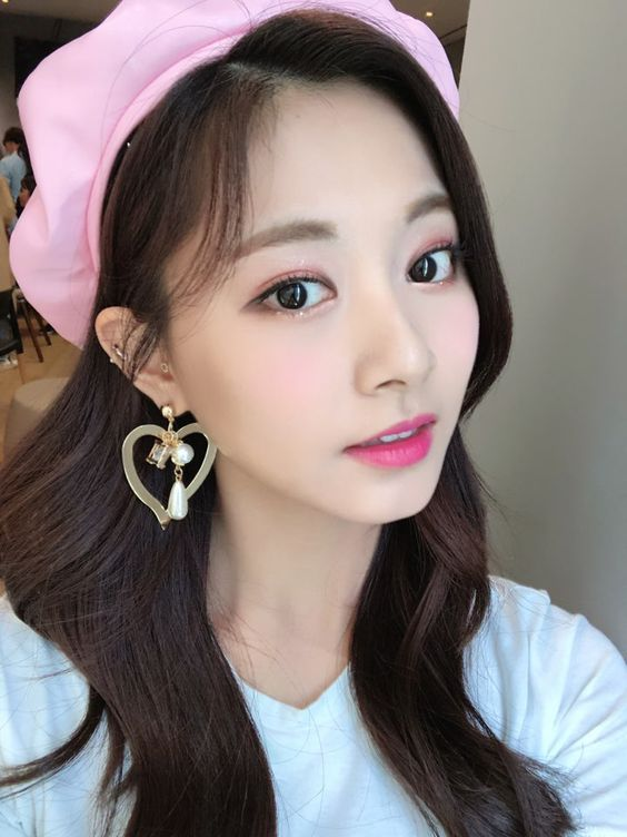 randomtwiceu's tweet photo. Tzuyu selcas cause it's almost Tzuyu day! 💙🐶

#TZUYU #TWICE #Tzuyu #Twice #tzuyu #twice #쯔위 #周子瑜 #트와이스 https://t.co/yIIcCXKuBC