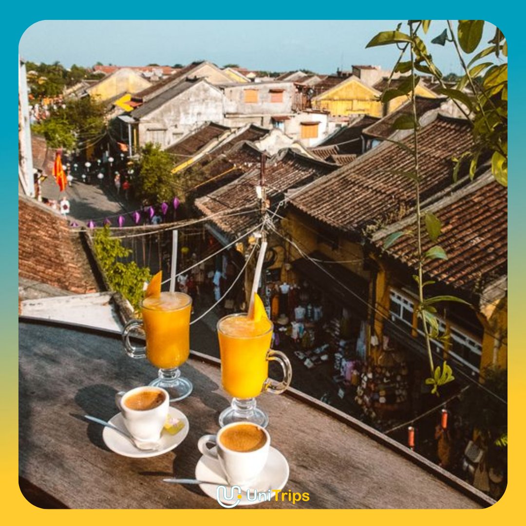 G☀️☀️D  M☀️R N I N G vanuit het prachtige Hoi An, Vietnam! ⁠
⁠
Traditionele Vietnamese koffie wordt gemaakt van Robusta-bonen, die een sterke, bittere smaak hebben. ☕⁠