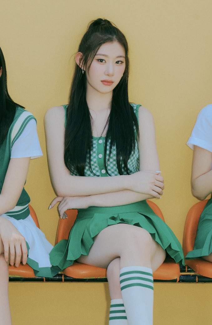 chaeryeong sitting pretty