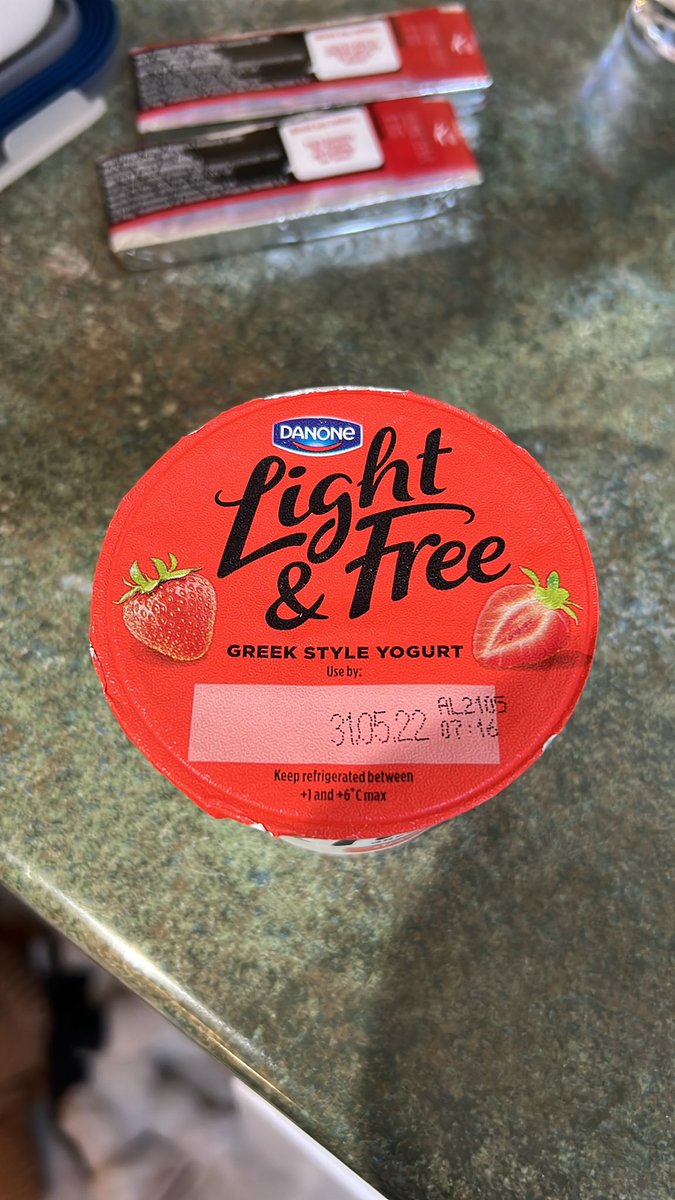 M1kelss's tweet photo. @Tesco I bought a 4-pack of these on Saturday… almost 6 weeks past the use by date?? https://t.co/TfaSQNqsxH
