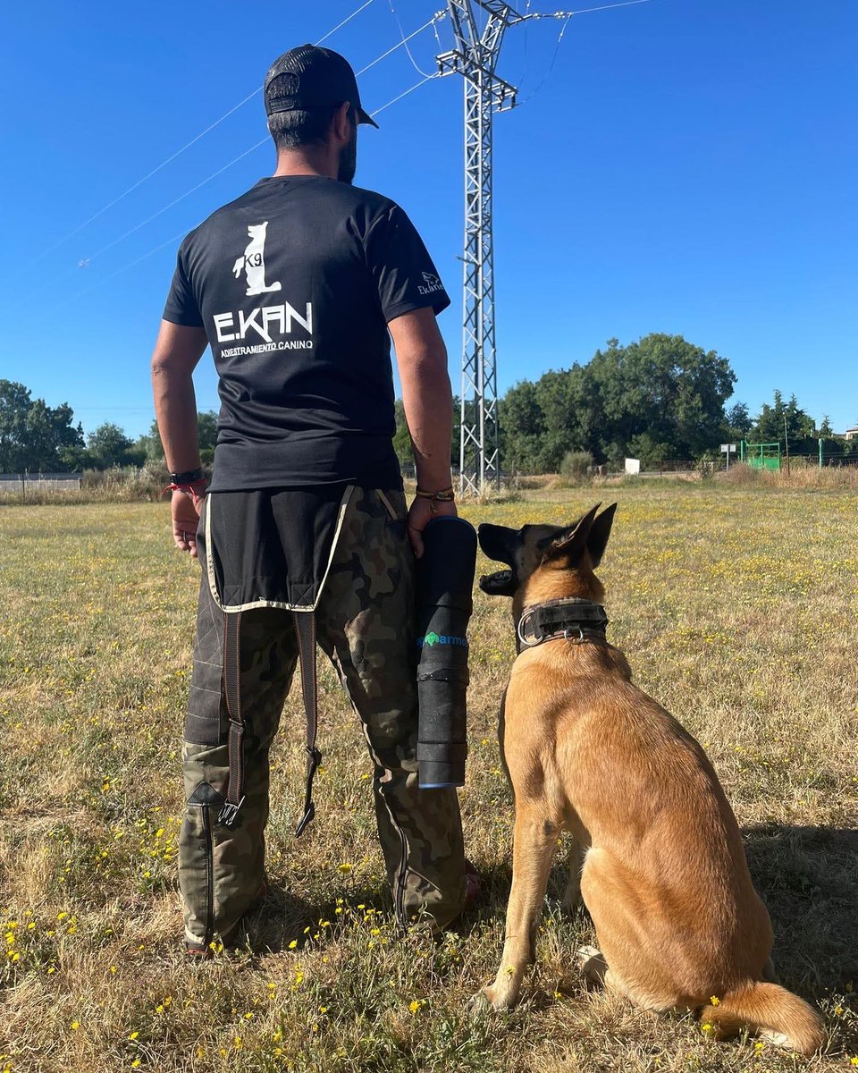 E.Kan vuelve a confiar en nosotros para dar la mejor visibilidad a su marca, primero sus banderas y ahora sus uniformes👕 han quedado tan chulos que hasta a los amigos peludos🐕 les ha encantado 
¡Ven y pregúntanos!
#garcilassoimprentayrotulación
#impresiontextil