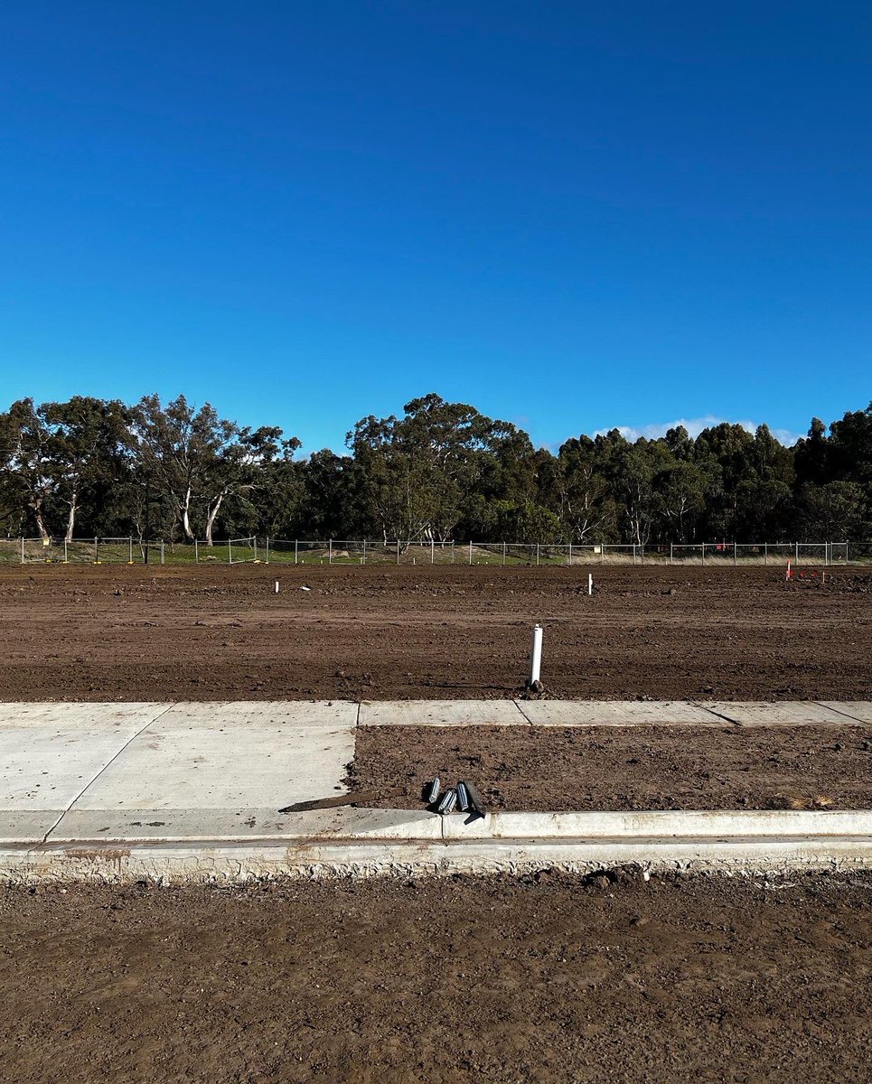 ChrisQuirkeAU's tweet photo. Been waiting forever for this thing to title. Finally got our valuation… $120k north of what we paid for it 12 months after deposit was paid 😍 #firsthomeowners #metricon #homesolution https://t.co/NTVTrROcmS