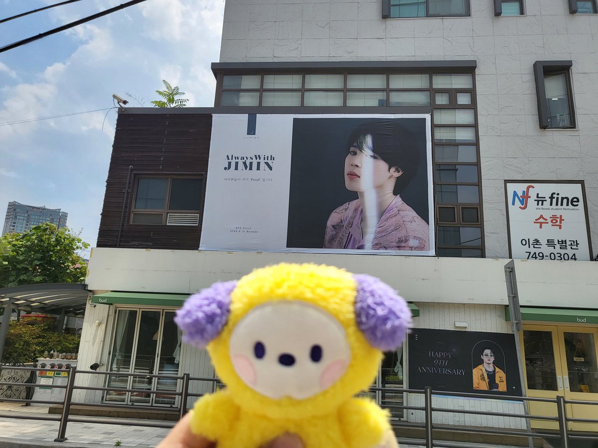 iceice1013's tweet photo. 장충동가서 소년단 만나고 싶었으나 ..ㅜㅜ 그래도 꽃도령 만났네^^
앞으로 계속 사랑하자~^^
#WeLoveYouJimin
#9YearsToinfinitywithBTS
#BTS9thAnniversary
#방탄소년단_9주년_축하해
#9주년_함께라면_사막도_바다가_돼 https://t.co/QcS2tTdsRn