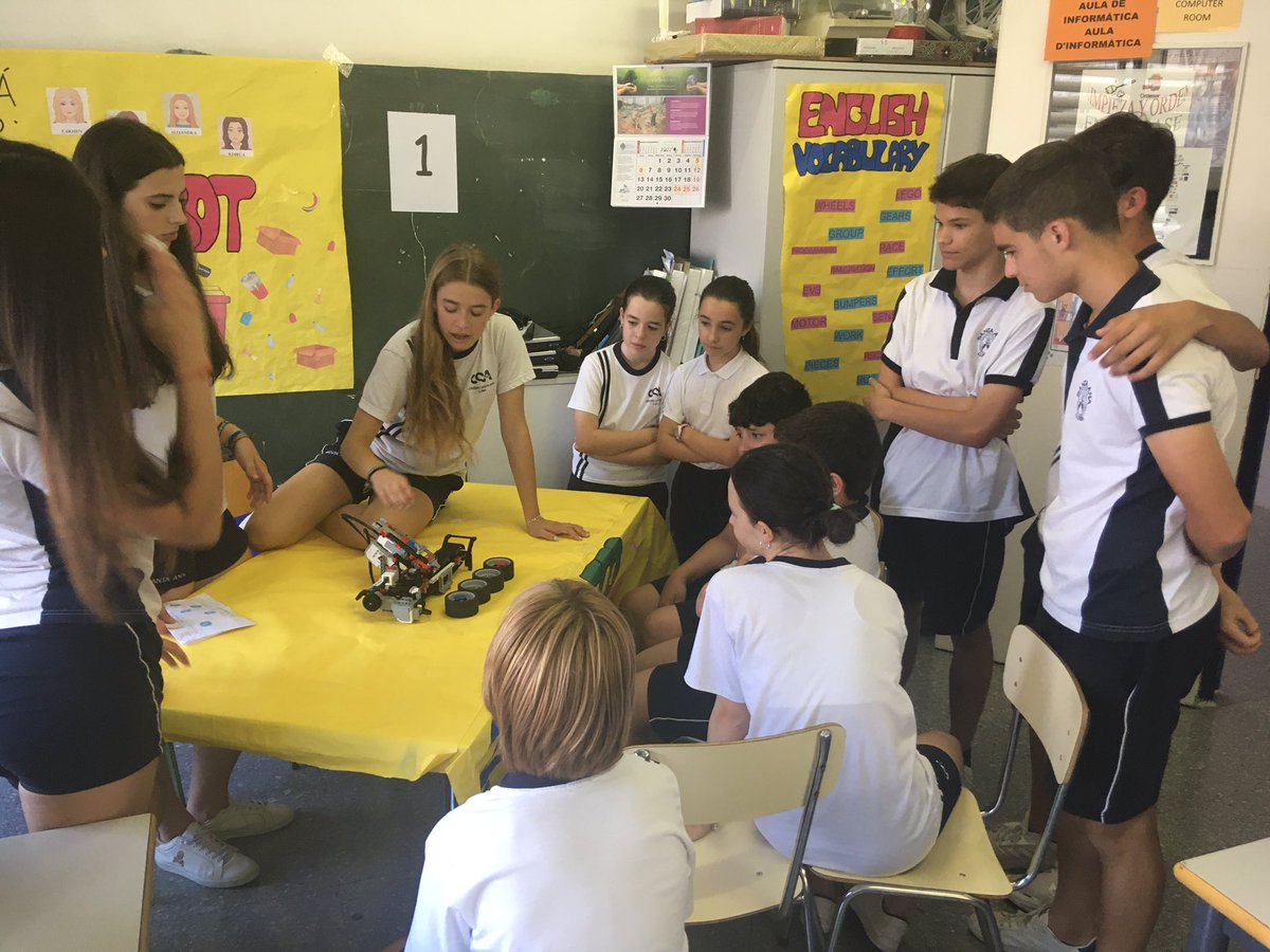 csamiguel's tweet image. Fotos de la feria robótica del curso 2020-21