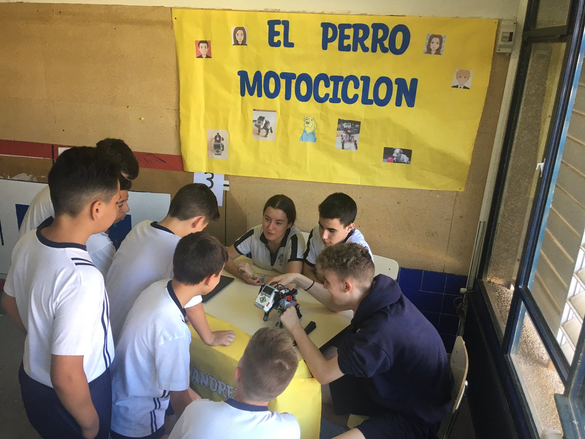 csamiguel's tweet image. Fotos de la feria robótica del curso 2020-21