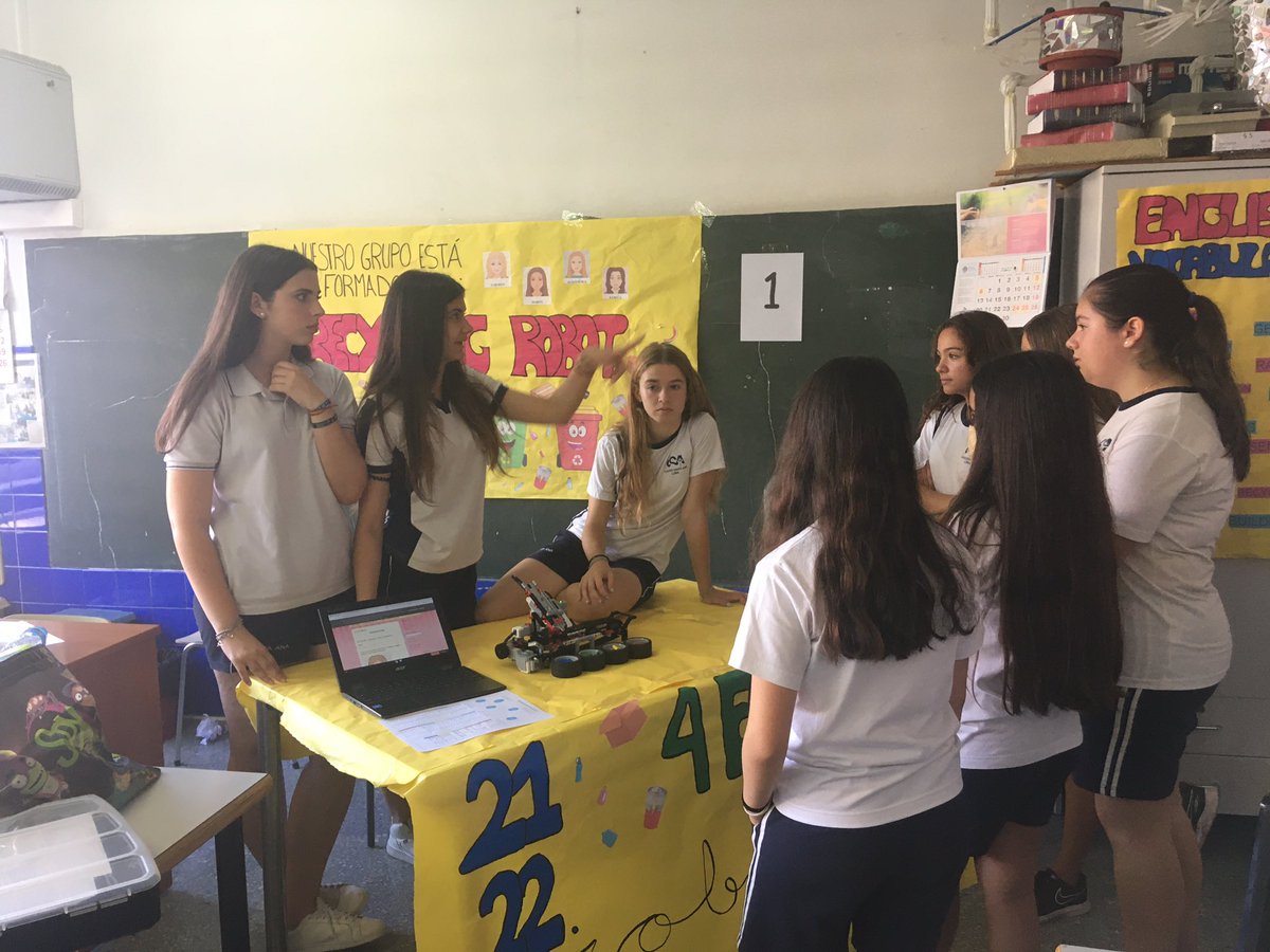 csamiguel's tweet image. Fotos de la feria robótica del curso 2020-21