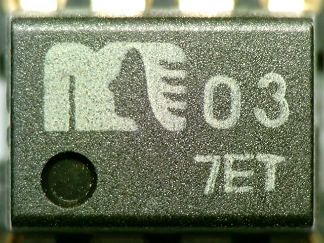 Microsoft_6666's tweet photo. MUSES03
製造時期違い2個
真贋不明ですが秋月で購入のMUSES02と比べてもおかしなところは見られないので本物かな

#オペアンプ
#MUSES03
#マイクロスコープ https://t.co/DljYXjNTOR