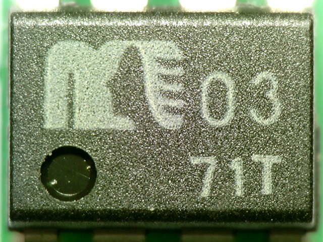 Microsoft_6666's tweet photo. MUSES03
製造時期違い2個
真贋不明ですが秋月で購入のMUSES02と比べてもおかしなところは見られないので本物かな

#オペアンプ
#MUSES03
#マイクロスコープ https://t.co/DljYXjNTOR