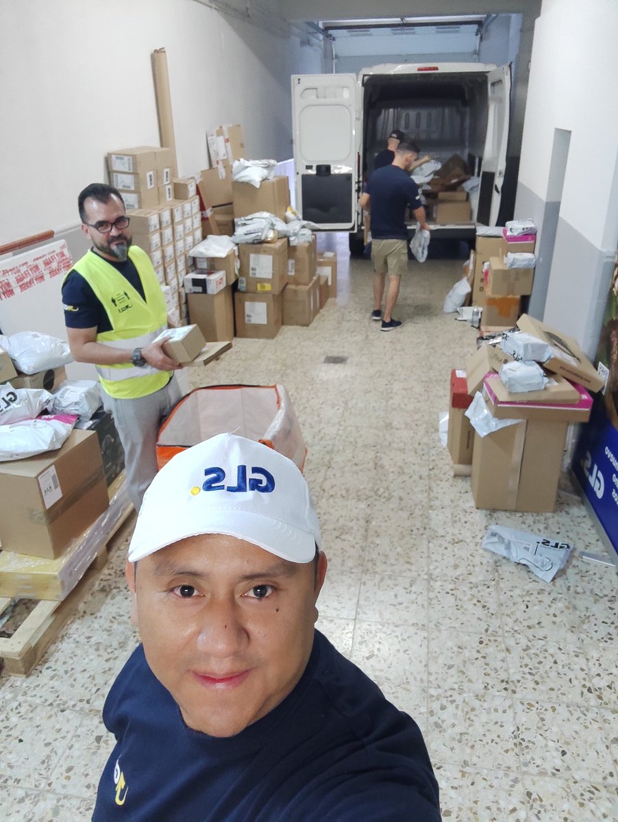 JonnySalasD's tweet photo. Buenas, #DriverDay familia @GLS_Spain, listo para salir en la agencia Cuatro Vientos 927. https://t.co/FoRb3Sb5ml