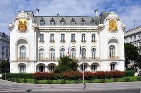 avoca_ssation's tweet photo. Vienne. Ambassade de France.  11 juin 2022. Au soutien de l’Etat de droit, les présidents des barreaux européens ont signé une déclaration commune. #PFUE2022 https://t.co/l50v4VGDcI