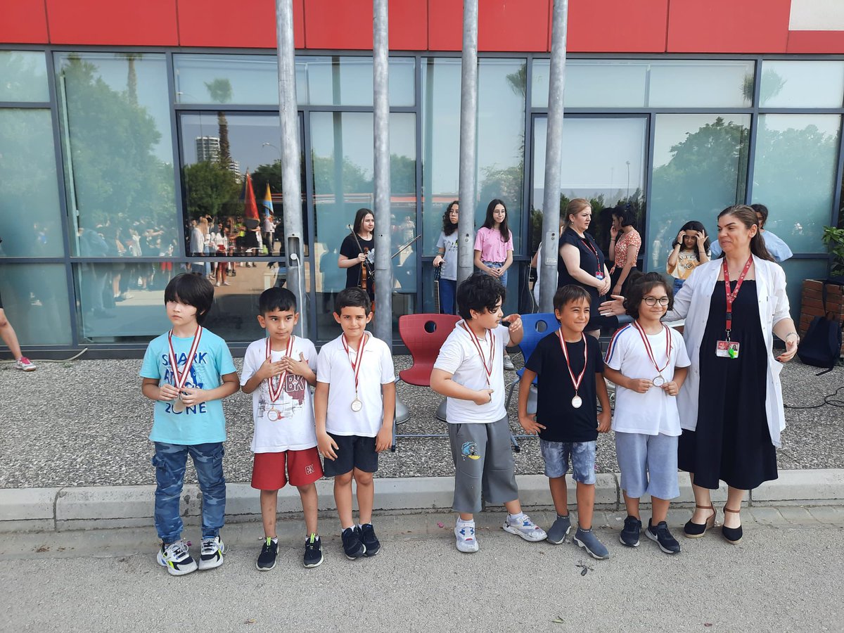 3. Sınıflar arasında yapılan satranç ♟ turnuvasında
Poyraz Emir Şilan 1. 🥇 
Kaan Türkmen 2. 🥈 
Muhammet Bahadır Şenliler 3. 🥉 
2. Sınıflar arasında yapılan satranç ♟ turnuvasında da
Demir Çakmak 1. 🥇 
Kerem Akar 2. 🥈 
Kadir Alp Gülmez 3. 🥉olmuştur.
Tebrikler 🎊