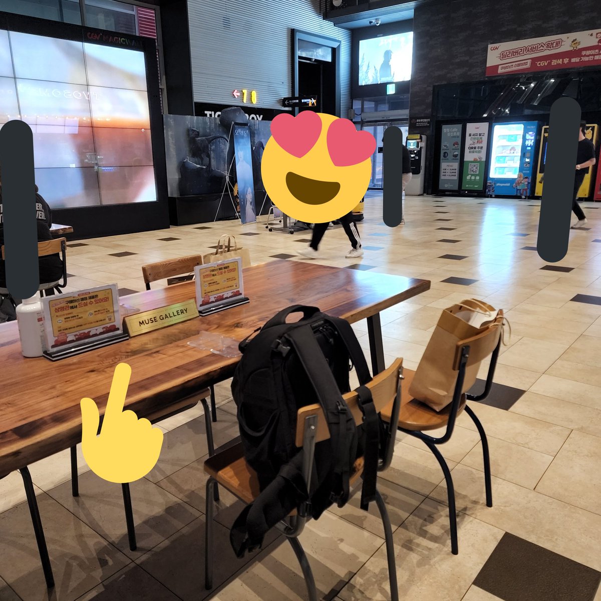 사진 속 장소에서 4시부터 5시까지 나눔 진행 합니다:) 편하게 오셔서 가져가주세요👻💜