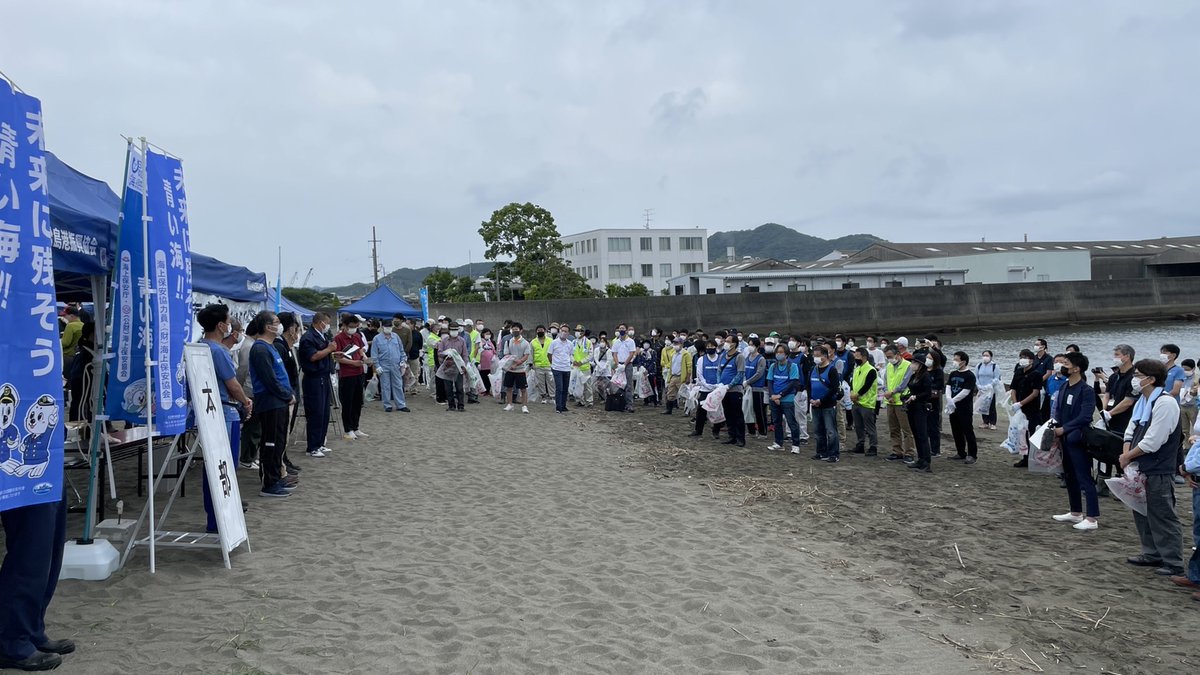 海ごみゼロウィーク2022
先日6/11に小松島市の横須・金磯海岸にてボランティア約1000人が集まり、ペットボトルなど1,750キロほどのごみが回収されました！
未来に繋がるキレイな街づくり、これからも続けていきたいですね！