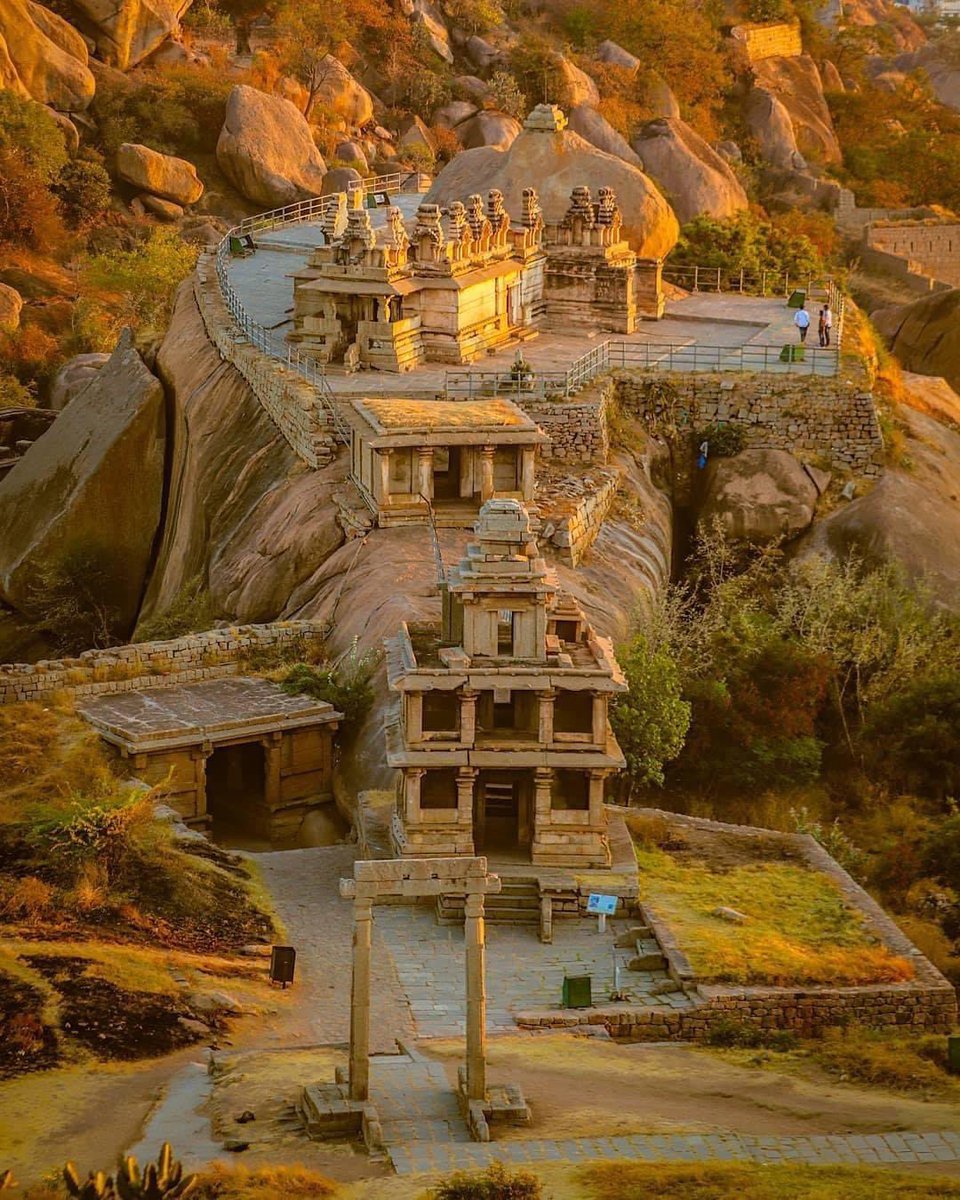 IndiaTales7's tweet photo. Chitradurga Fort ~ One of the India’s strongest hill forts. https://t.co/TPOaFCronV