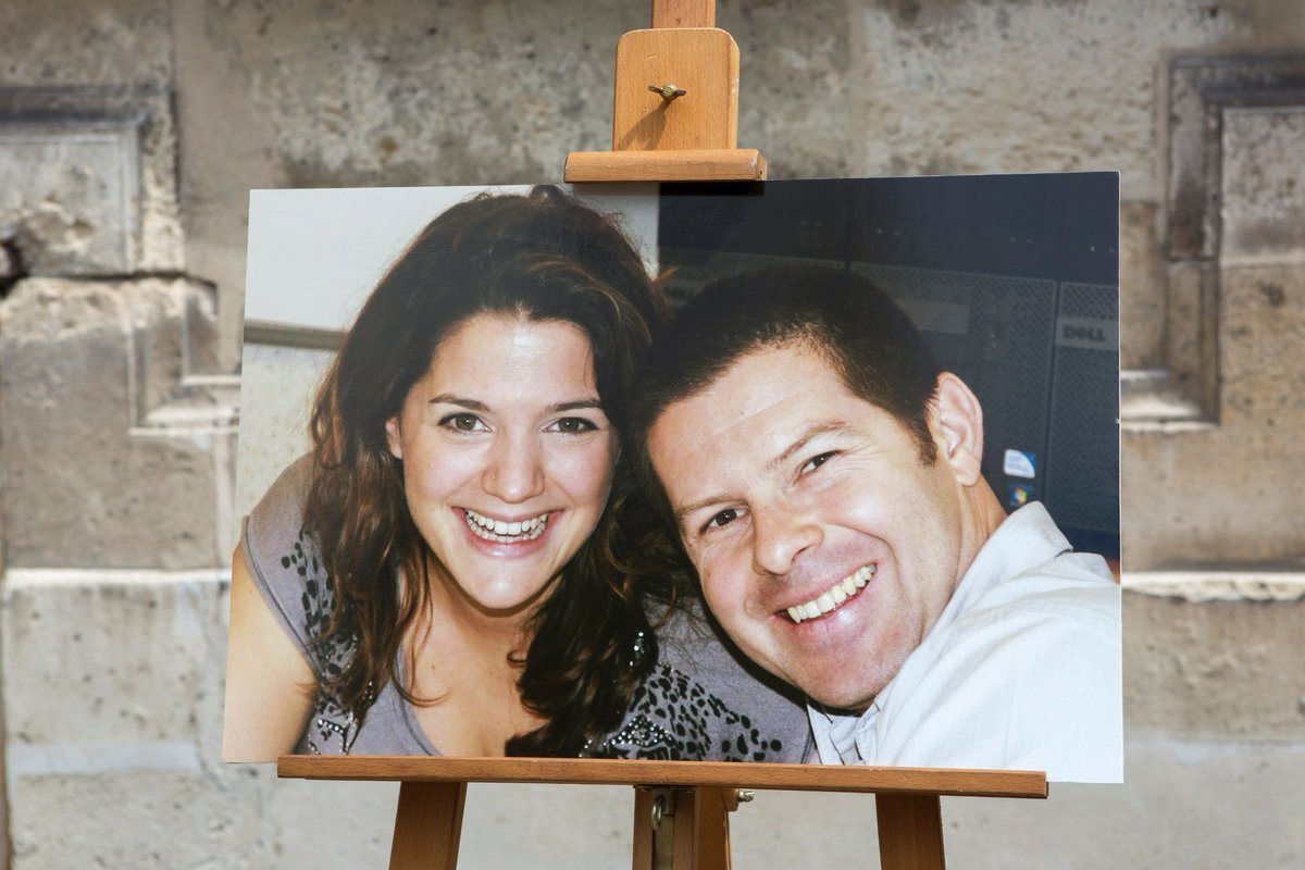 Alternative_PN's tweet image. #13juin2016
Une pensée pour Jean-Baptiste SALVAING et Jessica SCHNEIDER, nos collègues de la @PoliceNat78 ,  lâchement assassinés par un terroriste islamiste, au sein même de leur foyer #Magnanville. Six ans déjà et toujours la même émotion nous étreint.
#NousnOublionsPas