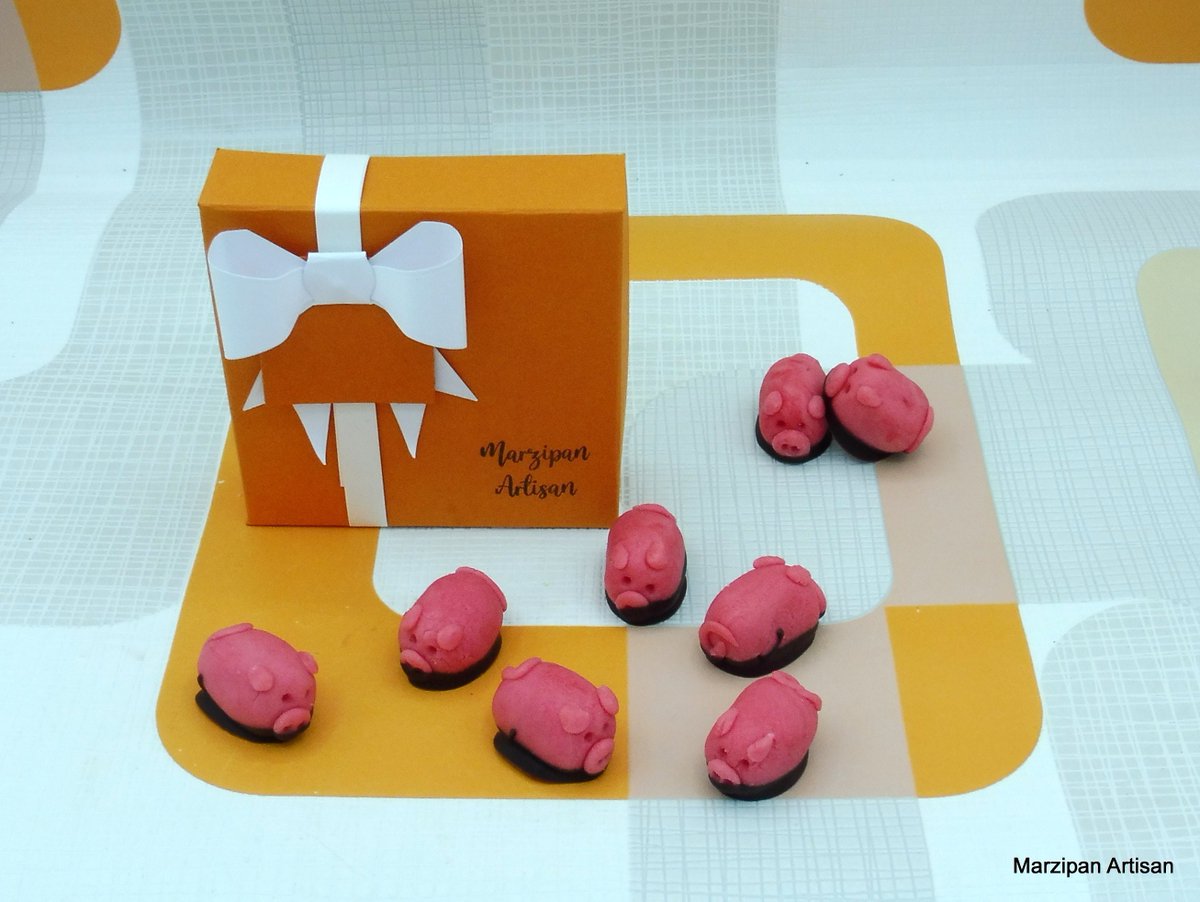 marzipanartisan's tweet photo. Handmade Marzipan Pink Pigs In Mud Mucky Little Piglets Foodie Gift Cake Topper https://t.co/R8C08fEd4C #pink #birthday #cakedecoration #veganfriendly #marzipansweets #marzipanpigs #littlepigs #pinkpiglets #farmyar https://t.co/MTFi3tqFYB