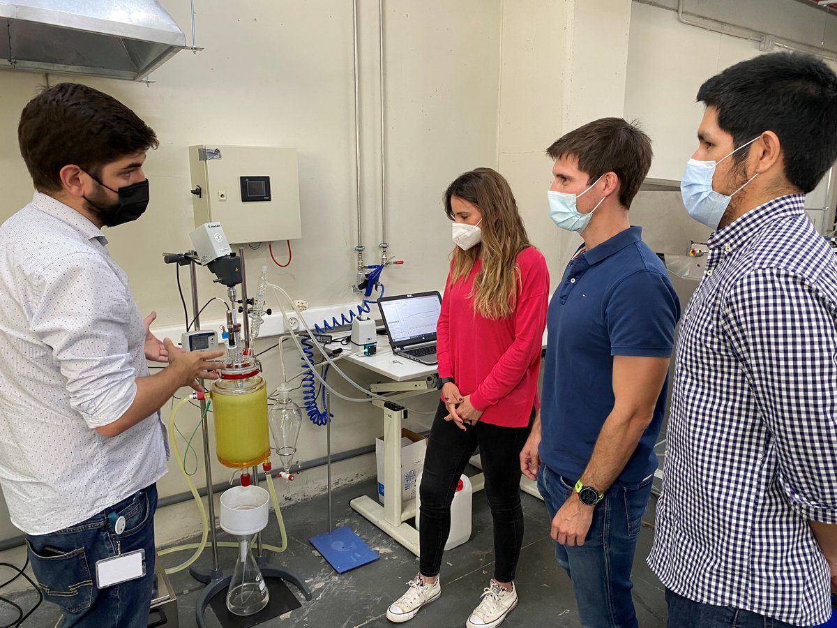 simetria_grupo's tweet photo. Simetría Grupo, con DEEPPET, proyecto financiado por la Agencia Valenciana de Innovación, visita las instalaciones de @itene para conocer las pruebas de optimización y validación del proceso.
Soluciones sostenibles. #Residuos #Renovables #Sostenibilidad #RecicladoQuímico  #TETMA https://t.co/mPQJQdaeMk