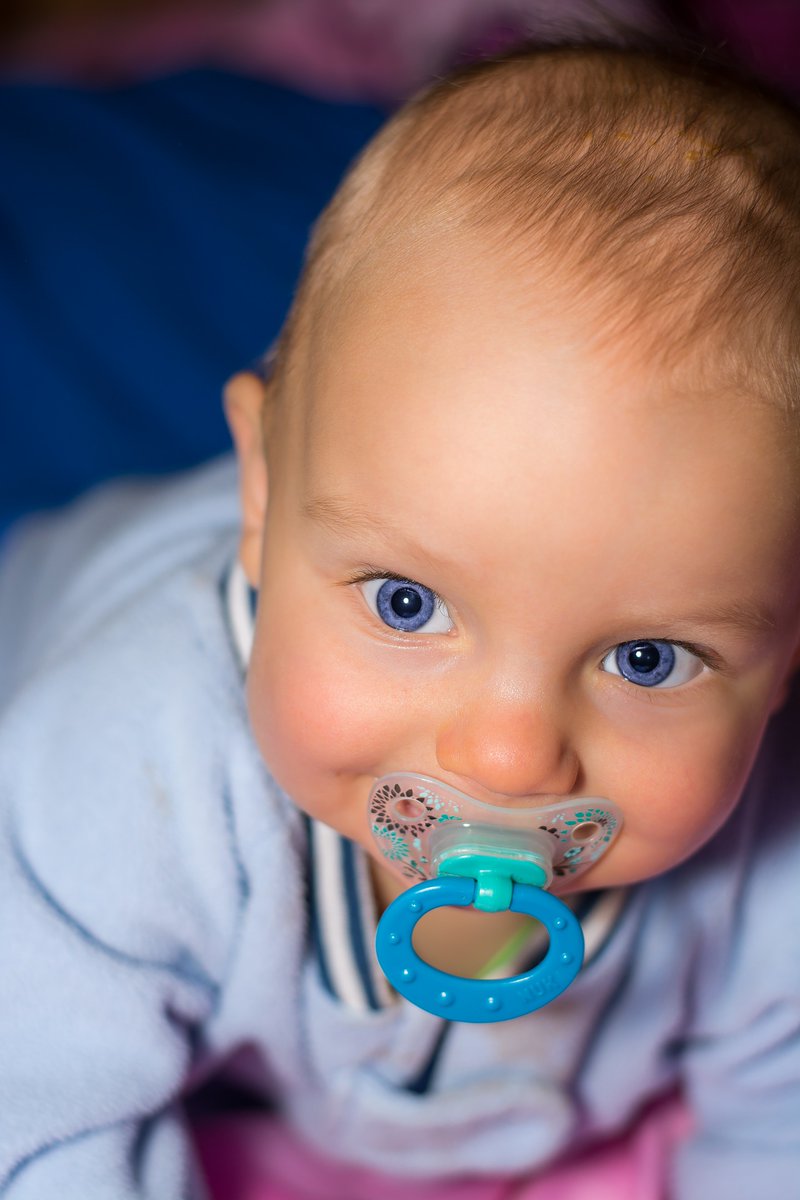 Als je #baby kan #omrollen kan hij kiezen of hij op de buik of op de rug wil zijn. #Keuze hebben is een belangrijke menselijke eigenschap. 

Lees meer op ow.ly/wWPF50JvA91 
#verbinden #verbinding #kijken #ouderschap #liefde #childspace #kinderen #moeder #rondkijken