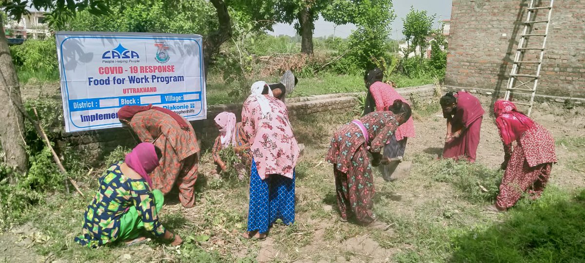 CASA_India's tweet photo. Improving the productivity of land and water resources can help long-term livelihood support! 

Facilitating the implementation of the 'FOOD FOR WORK' program in Rajhana Dalit Basti of Himachal Pradesh. 
#foodforwork
#Umeed https://t.co/Q3f2VzK572