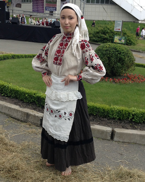 Authentic outfit of a married woman from Novohrad-Volynskyi district, #Zhytomyr region (northern part of Ukraine). You can see a lot of #floralembroidery patterns on the garments and cute ruffles on the apron

#embroiderypattern #embroidery #Ukrainianembroidery #nationalclothing