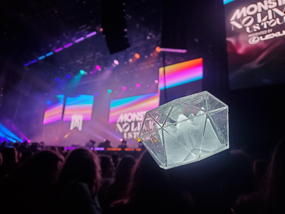 withloveshownu's tweet photo. so many monbebe 🥲🥺 #MonstaXinLA #MXINLA #monstaxLA #MONSTA_X #몬스타엑스 #MONSTAXUSTOUR #MONSTAX https://t.co/aIIHn43trU