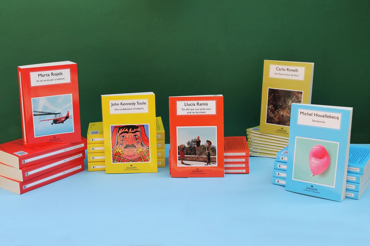 📚 Estem molt contents de presentar-vos els primers títols de la butxaca catalana d’Anagrama, dins la col·lecció #Compactes. 
Ens estrenem amb cinc llibres emblemàtics de John Kennedy Toole, <a href="/carlorovelli/">carlo rovelli</a>, Michel Houellebecq, <a href="/replicanta_/">marta</a> i <a href="/lluciaramis/">Llucia Ramis</a>. Tot un luxe!