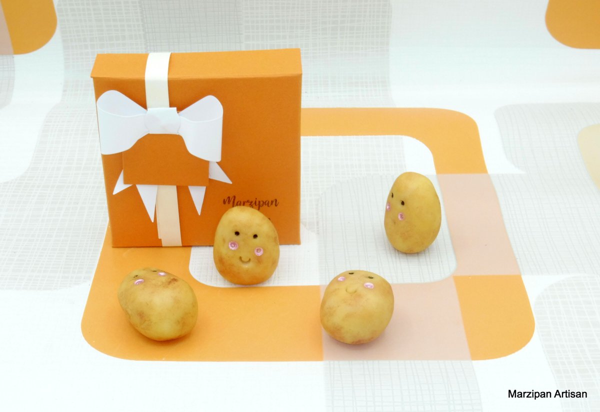 marzipanartisan's tweet photo. Marzipan Kawaii Potatoes Handmade Cute Potato Cake Topper Vegan Foodie Gift https://t.co/cWAAsimoWq #brown #birthday #green #veganfoodiegift #marzipansweets #caketopper #marzipanavocado #veganfriendly #plantbasedsw https://t.co/ARc5C51pu7