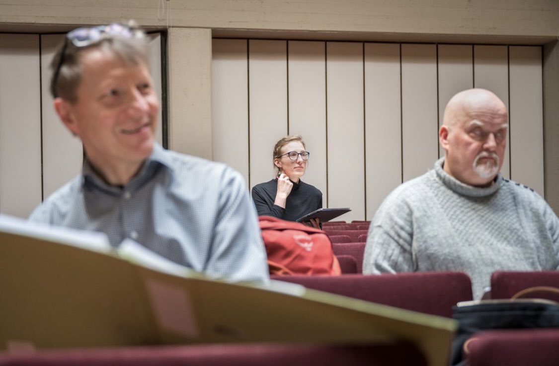 Sopraano Hanna Rantala on Karvalakkioopperan Piija - yksi Karvalakkioopperan päähenkilöistä. 

Tapio Nykänen tapasi Rantalan oopperan solistien ensimmäisessä yhteisharjoituksessa Helsingissä, Oulunkylän kirkossa. 

karvalakkiooppera.fi/karvalakkioopp…

#karvalakkiooppera #ooppera