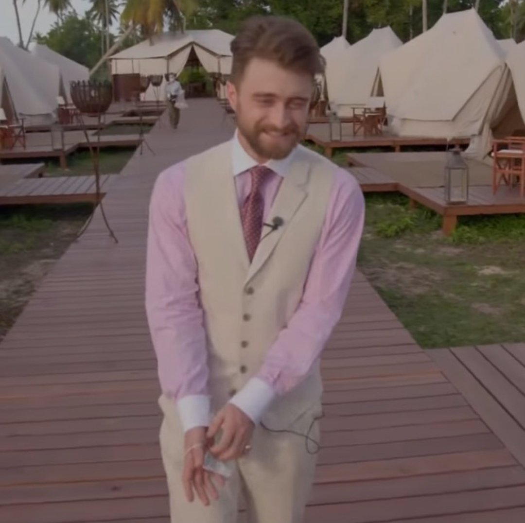 I have the impression that Dan has something to tell us, but he doesn't dare or he made a mistake😅🤔
#DanielRadcliffe 😍
#TheLostCity