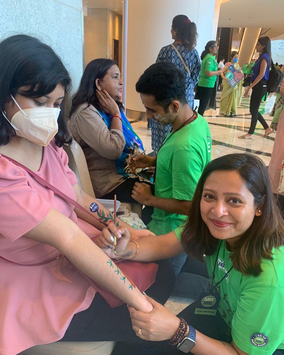 puja_soilbuddy's tweet photo. A day of breaking limitations, A day with Sadhguru 🙏🏻
#SaveSoil #sadhguru #savesoilsong #savesoilmovement #savesoilsavelife #SaveSoilWest #consciousplanet🌍 #consciousplanet #consciousliving #ishafoundation🙏 #ishavolunteers #ishayogacenter #globalmovement #jioworlddrive https://t.co/TgGrxUBeCZ