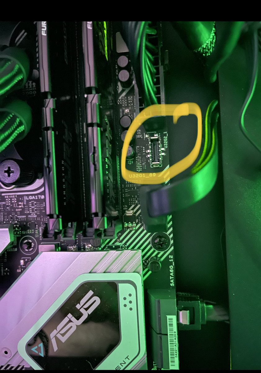 Amigos y todos los q os habéis prestado ha echar un cable. El problema era tener conectado el cable de la caja con  la moba.(U32G1_89) Gracias a todos por dedicar vuestro tiempo!!