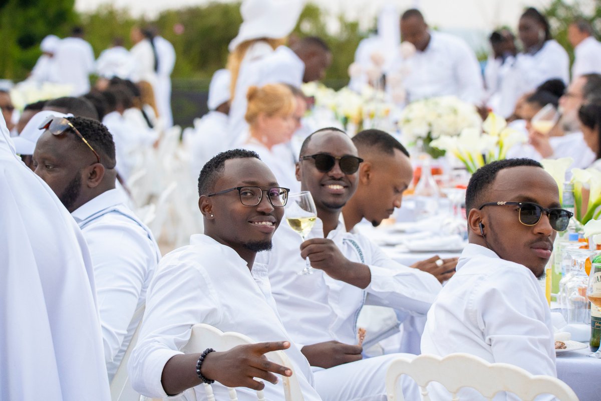 happy monday, all! what an incredible weekend it was. for those who want to keep that #DEBKGL feeling going into your new week, here's mix by our amazing vibes curator, @Isaac_Ru_: mixcloud.com/rugz_/deb-22/ 🎧

#dinerenblanc #DEBKGL #dinerenblanckigali #visitrwanda #ITUWTDC