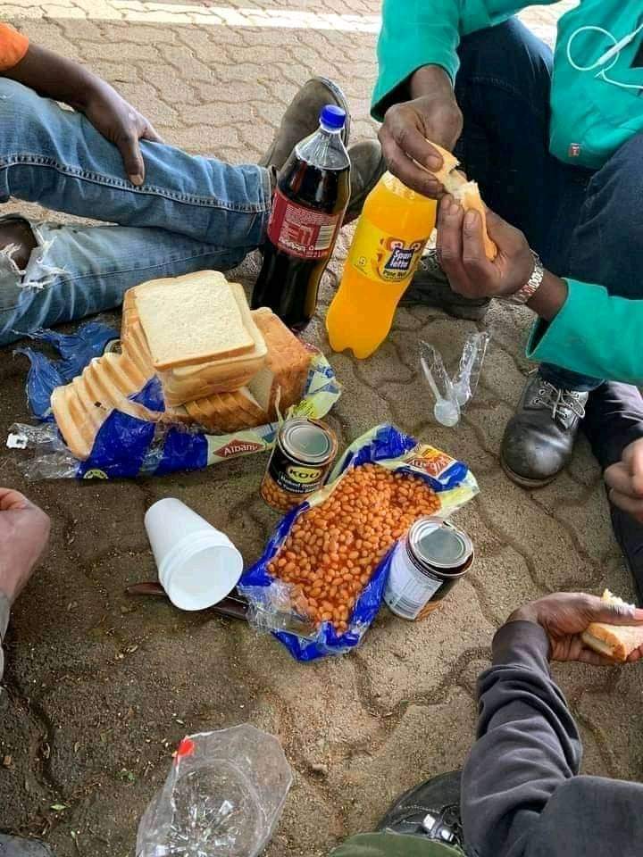 SimthoBiyela's tweet photo. I saw these guys at my work's place gate today, job hunting. I went to the nearest garage and got them these refreshments.. Nvm!! the canned food they asked for it specifically https://t.co/uougNzeDAe