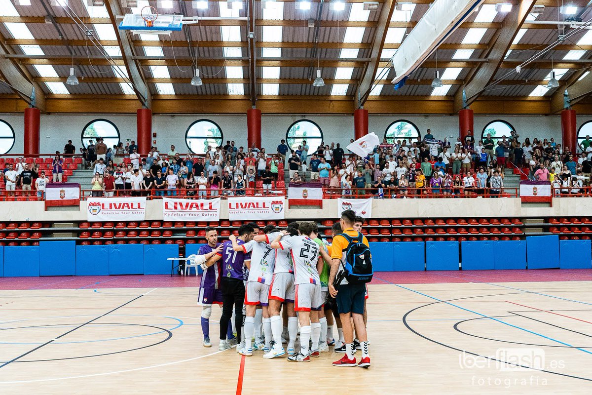 union3cantosfs's tweet photo. 👏🏾AFICIÓN👏🏾

Este sábado vivimos un ambiente espectacular con un polideportivo de La Luz prácticamente lleno. 
La afición se volcó con el equipo sin parar de animar durante los 40 minutos.

¡Sí se puede!

#ConDerechoASoñar
#VamosUTC💜🤍♥️ https://t.co/7qWgb2ttqZ