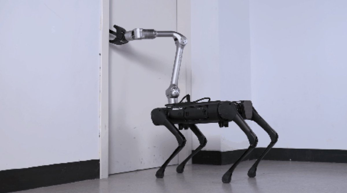 christinamiaow's tweet image. The first quadruped robot company of China Unitree, they also would like to explore the application from 2B to 2C. Including education area, Lot area.
#AI #China #quadrupedrobot