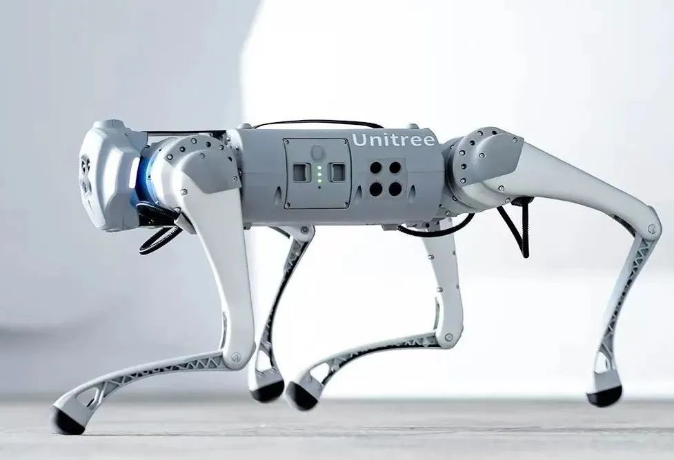 christinamiaow's tweet image. The first quadruped robot company of China Unitree, they also would like to explore the application from 2B to 2C. Including education area, Lot area.
#AI #China #quadrupedrobot