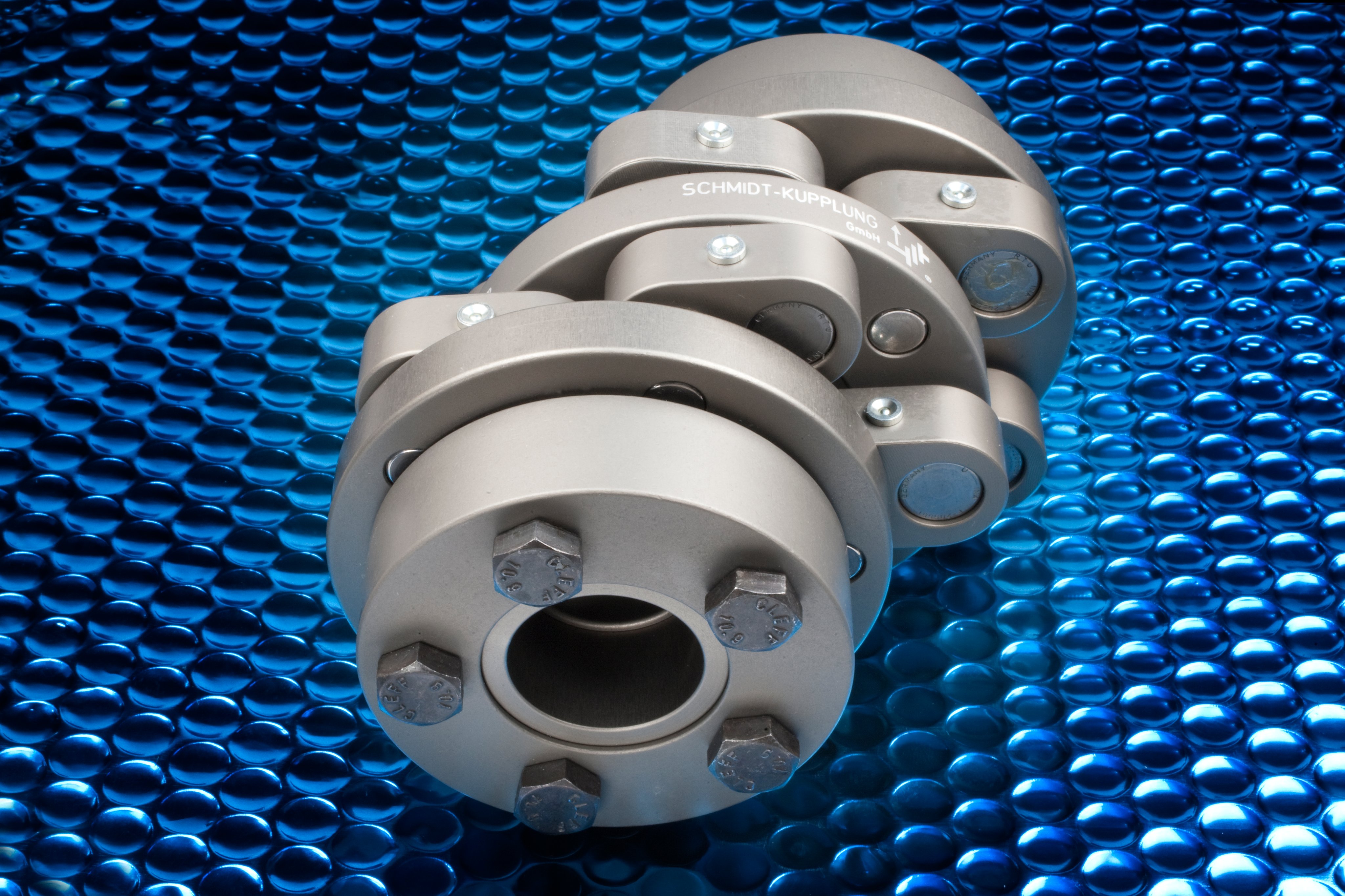 ABSSAC on X: Schmidt Offset Coupling. The precision coupling for an extreme  shaft offset in a small D.B.S.E. (distance between shaft ends) @abssac # schmidtkupplung #shaftcoupling #engineering #Torque   / X