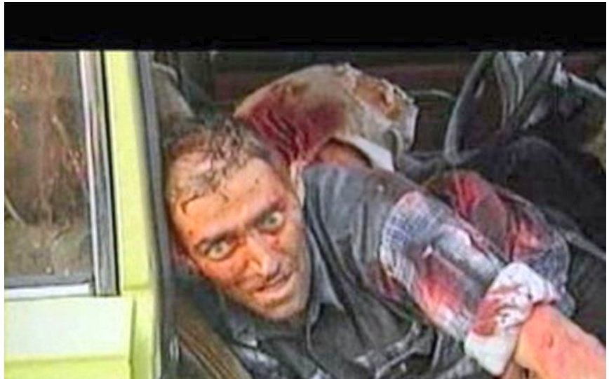 На данашњи дан 1999. немачки војници злочинца Шредера
убили су у Призрену 
Жарка Андријевића и Славка Веселиновића.
Била је то потресна сцена,рафалима су испалили 220 метака по старој жутој лади. Шредерови војници, гамад као и њихов шеф ратни злочинац.
Нисмо заборавили!
#историја