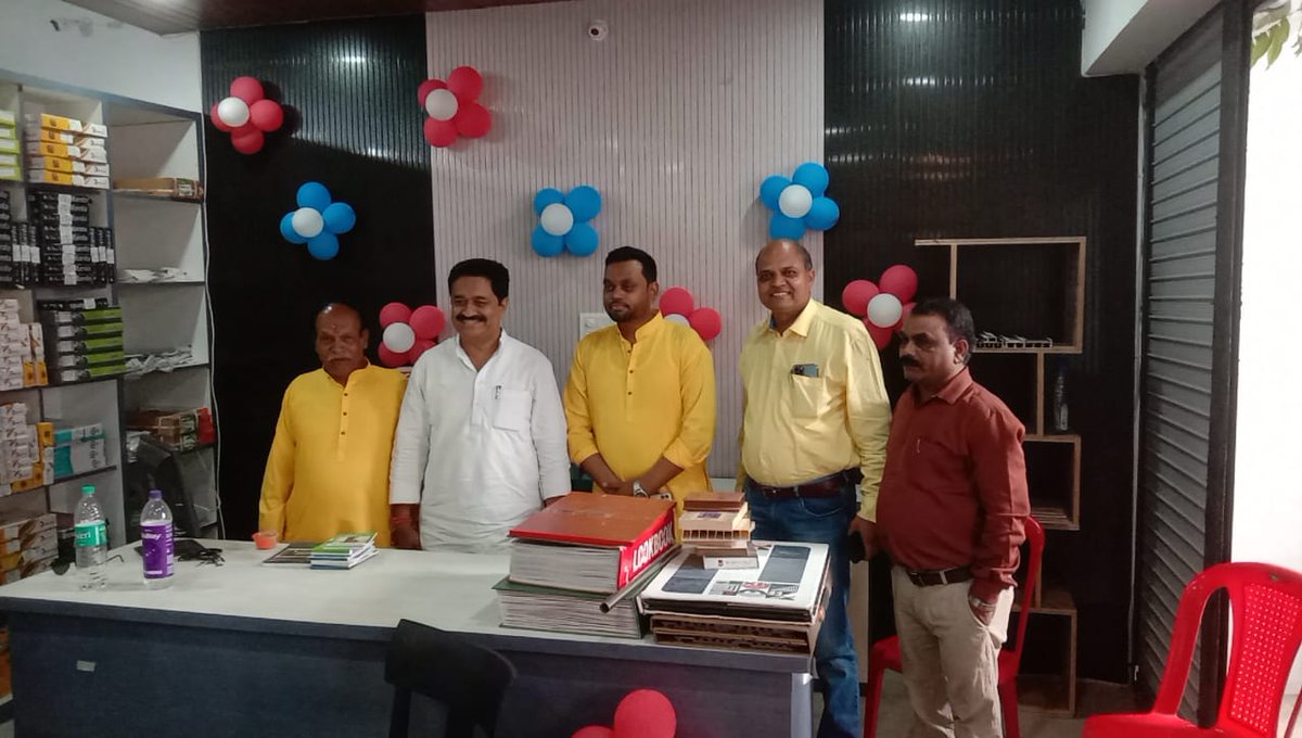 SukhdeoPanse's tweet photo. आज मुलताई में श्री रविशंकर सुराजलाल मंडलेकर के नवीन प्रतिष्ठान प्लाईवुड एवं हार्डवेयर के शुभारंभ कार्यक्रम में सम्मिलित हुआ..!! https://t.co/DrthDjrWrf