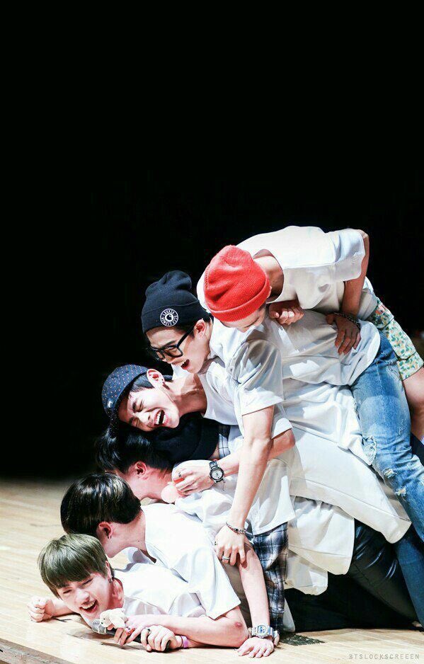 ChristalieBea's tweet photo. @enkyucart @jinbeaut @BTS_twt Happy 9th Anniversary @BTS_twt! https://t.co/lga8iC8uO9