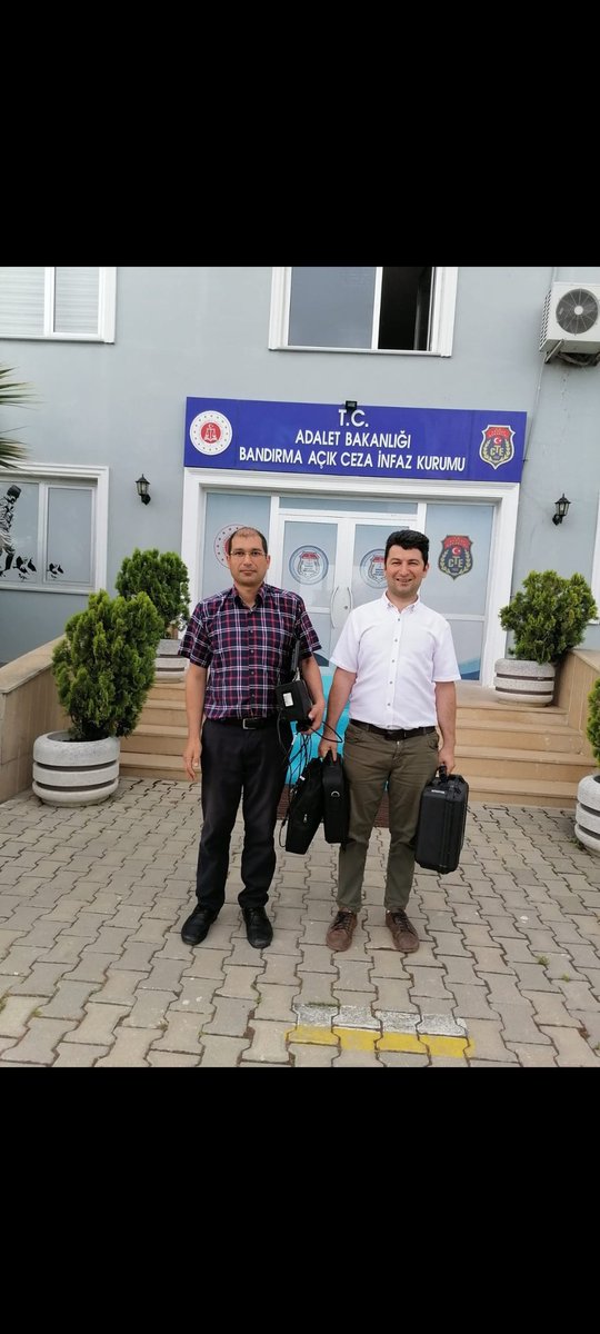 #AdresteNüfusHizmeti projesi kapsamında haftanın ilk günü ilçemizde ki açık cezaevinde bulanan 16 tutuklu/hükümlünün kimlik kartı başvuruları alınmıştır. #HayatinizinHeraninda <a href="/hasansildak/">Hasan ŞILDAK</a> <a href="/sefikaygol/">Şefik AYGÖL</a> <a href="/MahmutKececi61/">🇹🇷Mahmut KEÇECİ🇹🇷</a> <a href="/Balikesir_nvi/">Balıkesir İl Nüfus ve Vatandaşlık Müdürlüğü</a>