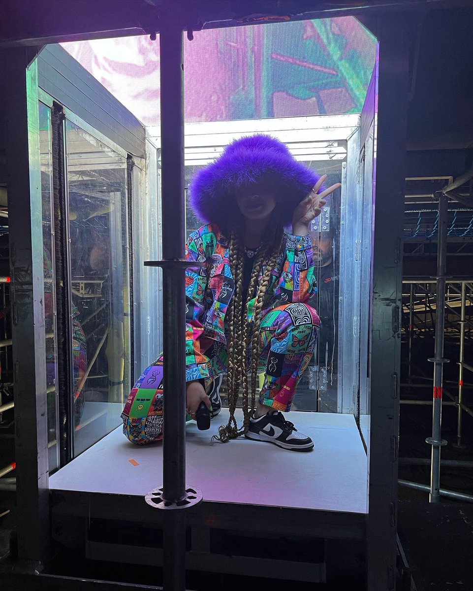 EllaEyre's tweet photo. summertime space cowboyyyy 🪐

thank you for having me (again) @CapitalOfficial @SigalaMusic 💜 insaaaane show as ever, thank fook my hat stayed on 😅 https://t.co/nhwME2PkvC