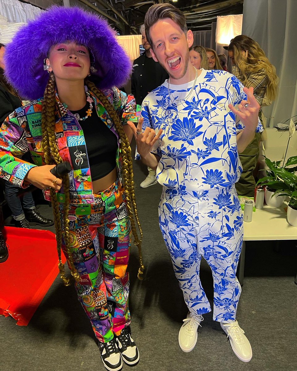 EllaEyre's tweet photo. summertime space cowboyyyy 🪐

thank you for having me (again) @CapitalOfficial @SigalaMusic 💜 insaaaane show as ever, thank fook my hat stayed on 😅 https://t.co/nhwME2PkvC