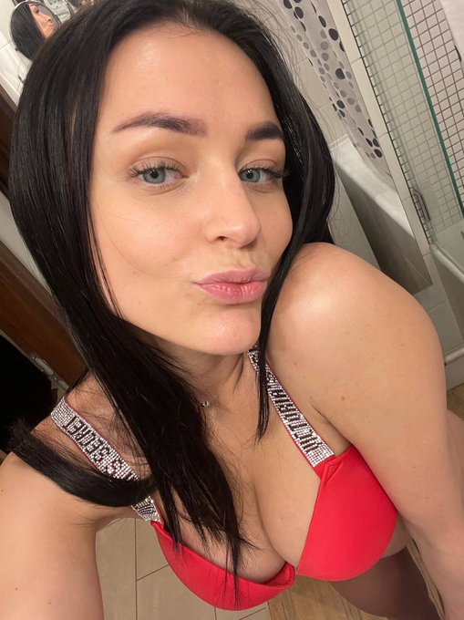 Hello ❤️ https://t.co/BQhXS0jQnR
