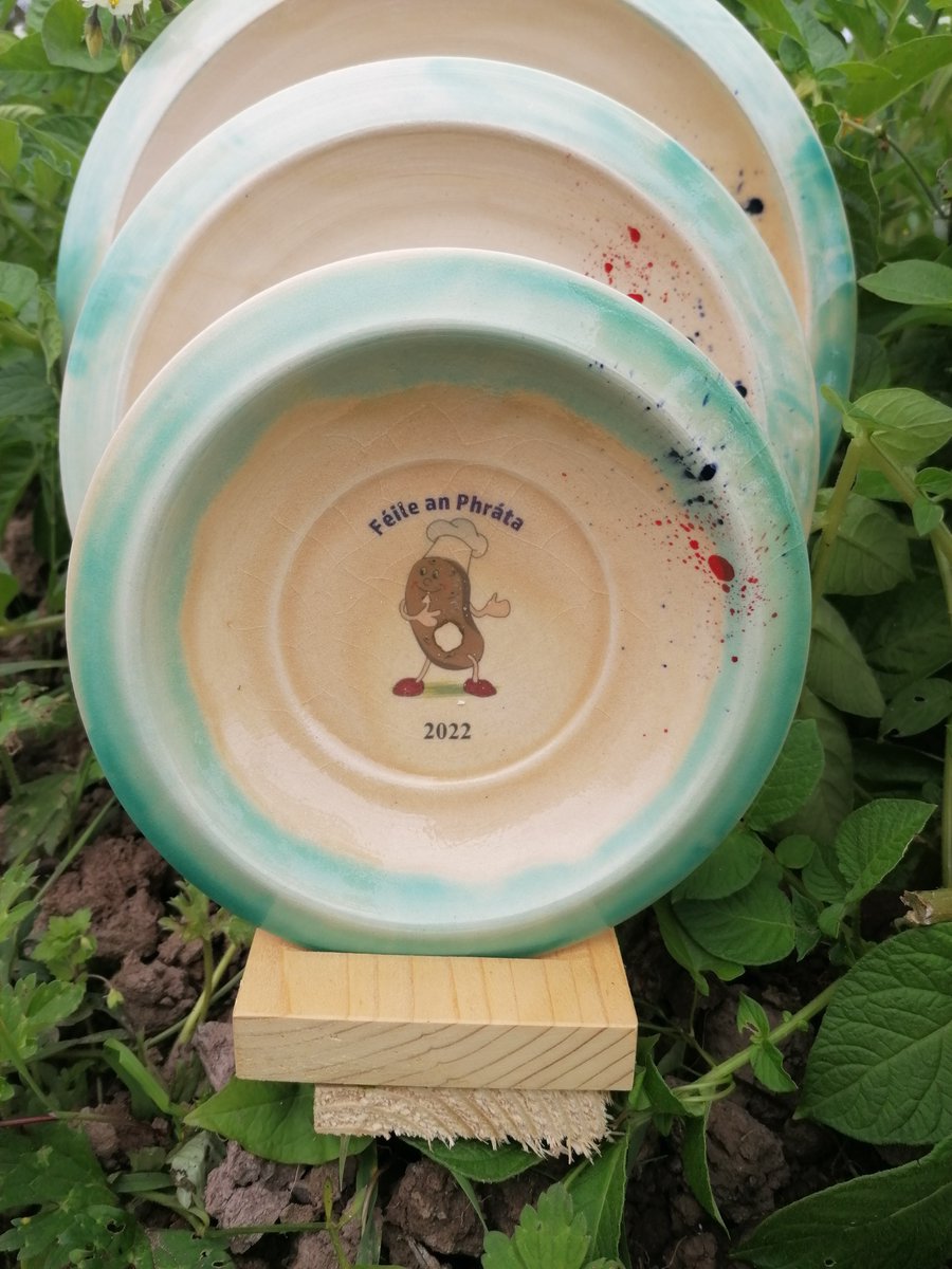 phrata's tweet image. Duaiseanna na bliana deartha ag John Sheehy. This years prizes created by John Sheehy. Míle buíochas John. Nach álainn iad. #spudoff #feileanphrata #communityfestivals #dinglepeninsulatourism #dinglepeninsulafestivals #westkerrylive #wildatlanticwayfestivals