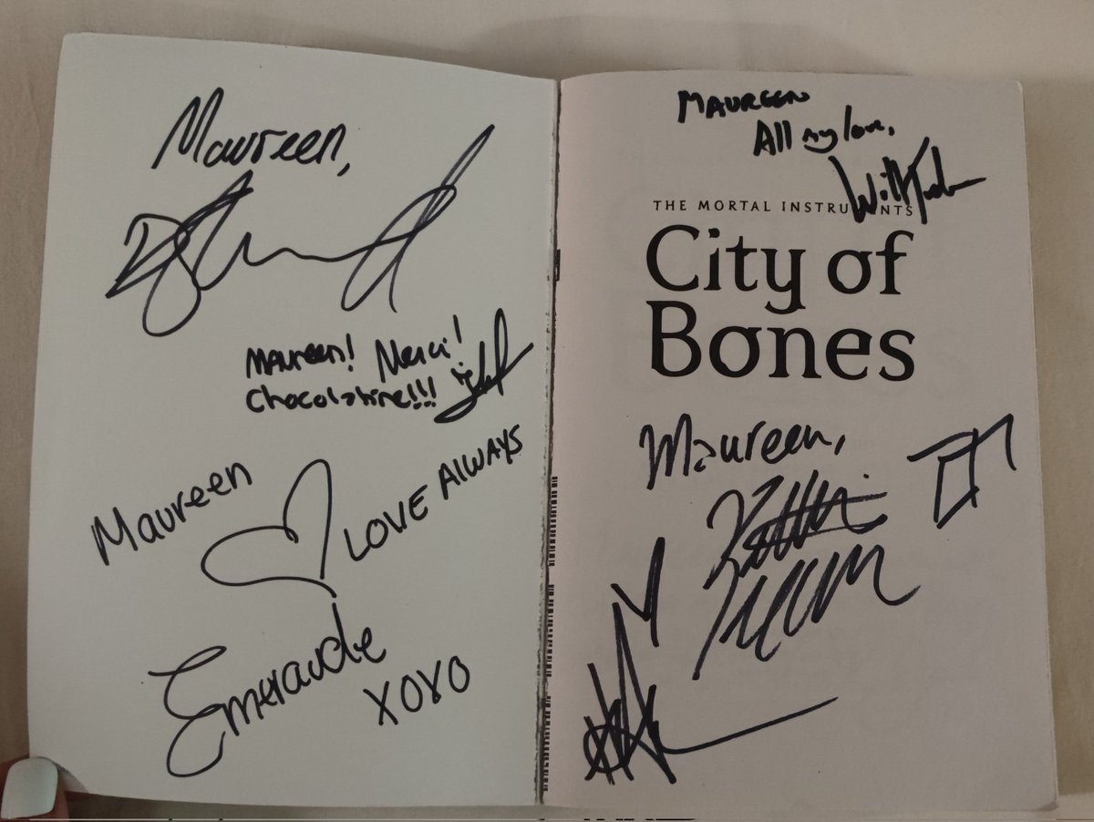 MauSte31's tweet image. Also, here are my autographs from #THOS2 and #THOS4 

🎉 The end 🎉