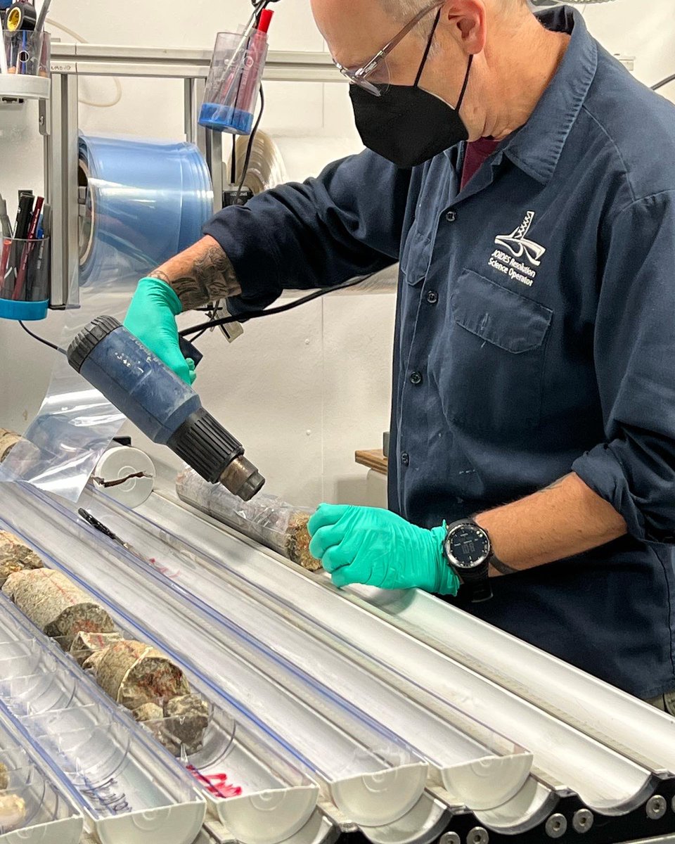 US_SciOD's tweet photo. It is a great morning for #EXP393 to turn whole round cores into half rounds. Half for observation and the other half for destructive analysis. Time to use the super saw!
📸Tessa Peixoto/IODP
#NSFfunded #sawmachine #science #rocks https://t.co/7oBoK0Uy1Q