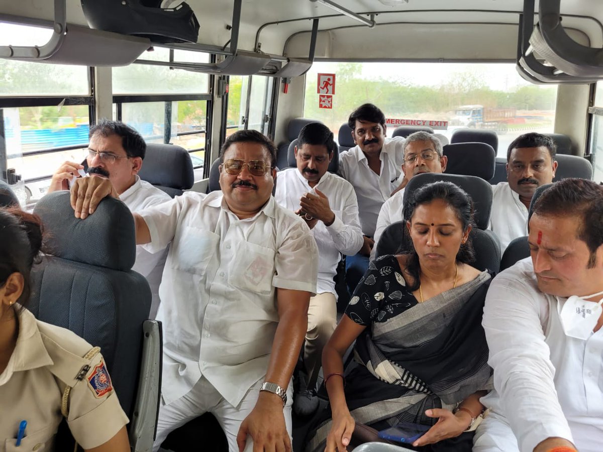 டெல்லியில்  அமலாக்கத்துறையின் அராஜகத்தை  கண்டித்து அலுவலகம் முன்பு நடைபெற்ற ஆர்பாட்டத்தில் ஆரணி நாடாளுமன்ற உறுப்பினர் டாக்டர் M.K.விஷ்ணுபிரசாத் MBBS MP உட்பட பலர் கைது செய்யப்பட்டனர்.