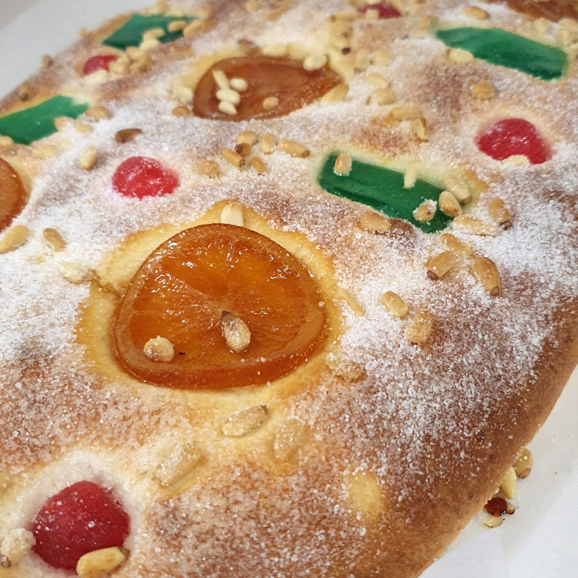 Encarrega les teves coques de #SantJoan en qualsevol de les nostres botigues. 🔥🎉🎇 Pots escollir entre la de fruita, crema, pinyons, nata, xocolata, cabell d’àngel, o llardons. Tant en pasta de full com en brioix. 😃 #NouBarris #Barcelona #SantJoan2022